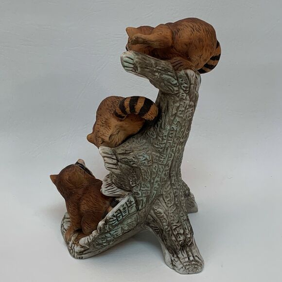 Vintage Masterpiece Porcelain Homco Raccoons on Trunk 7 3/4" high - Picture 3 of 7